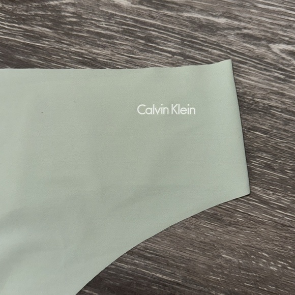 BNWT Calvin Klein No Show Green Thong - Size Large - Picture 2 of 6